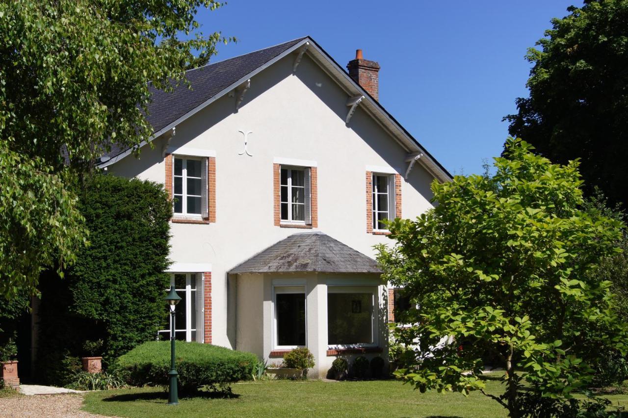 L'Atelier Du Chateau Saint-Ay Exterior photo